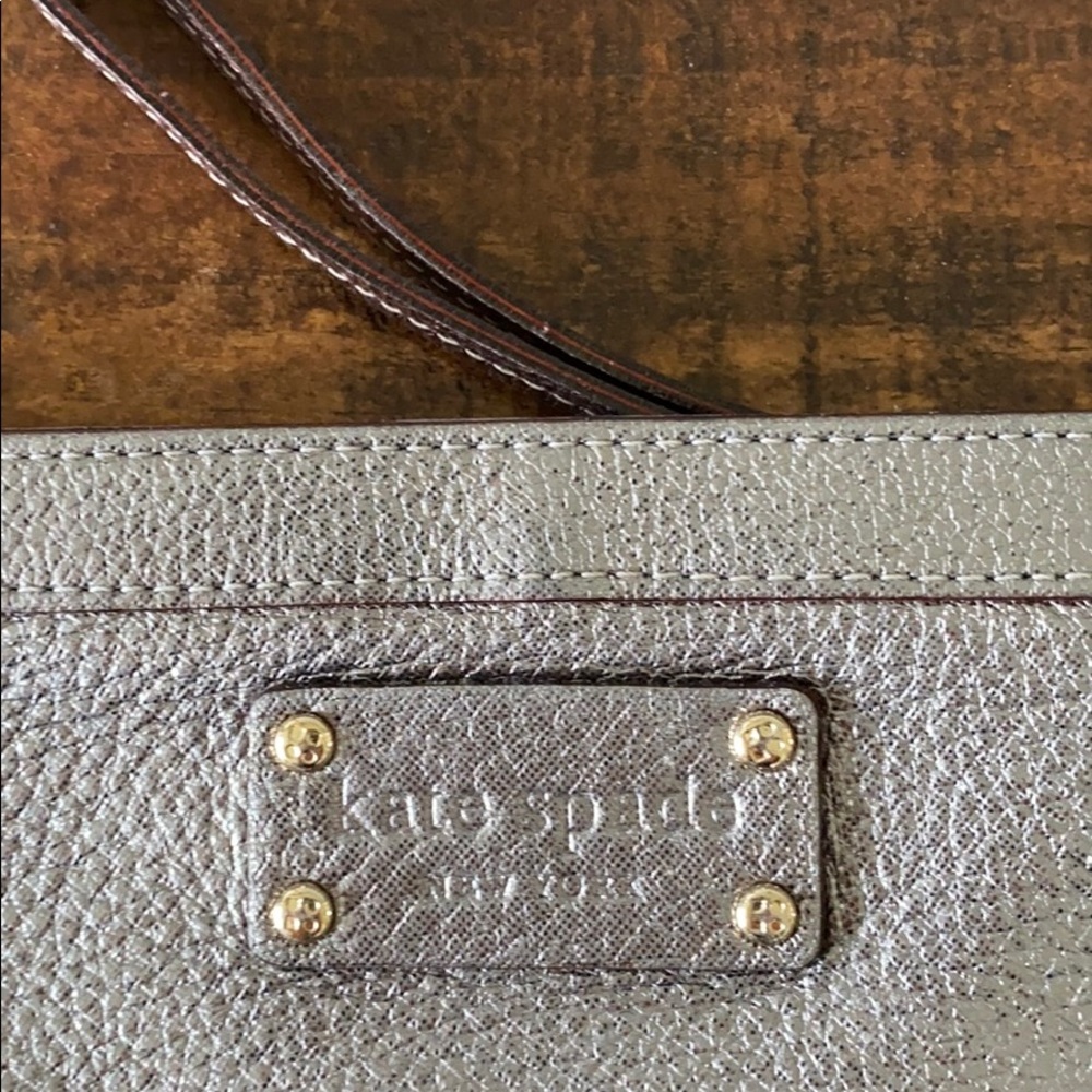 Metallic Kate spade wristlet - Picture 2 of 4